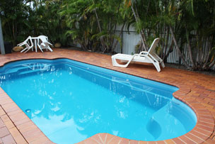 The Royal Hotel also provides an in ground pool, BBQ area, self – serve laundry, and two outdoor decks for entertaining.